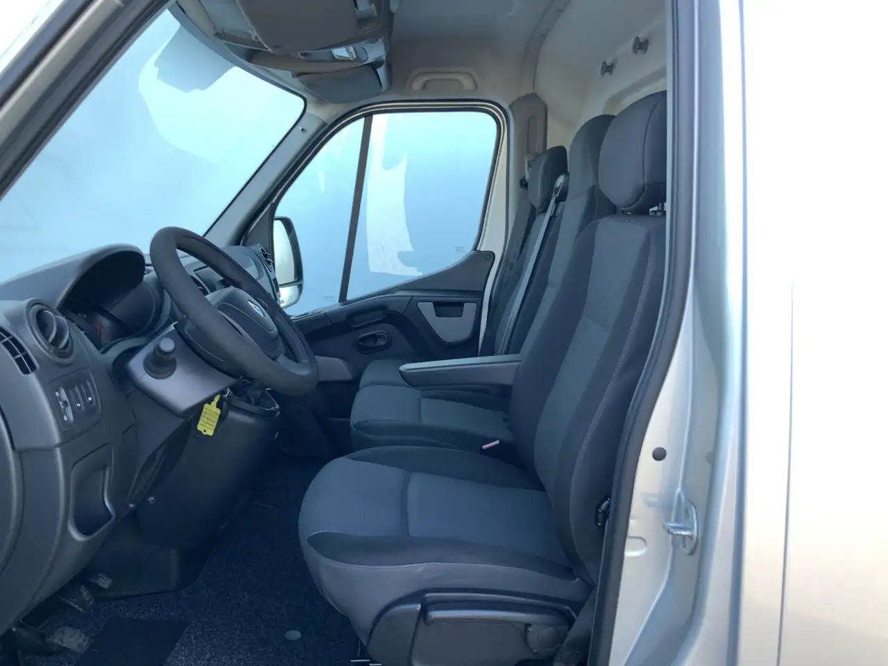 Renault Master T33 2.3 dCi L1H1Airco Cruise 3 Zits Trekhaak 2500 - Furgon: obrázek 4 Renault Master T33 2.3 dCi L1H1Airco Cruise 3 Zits Trekhaak 2500 - Furgon: obrázek 4