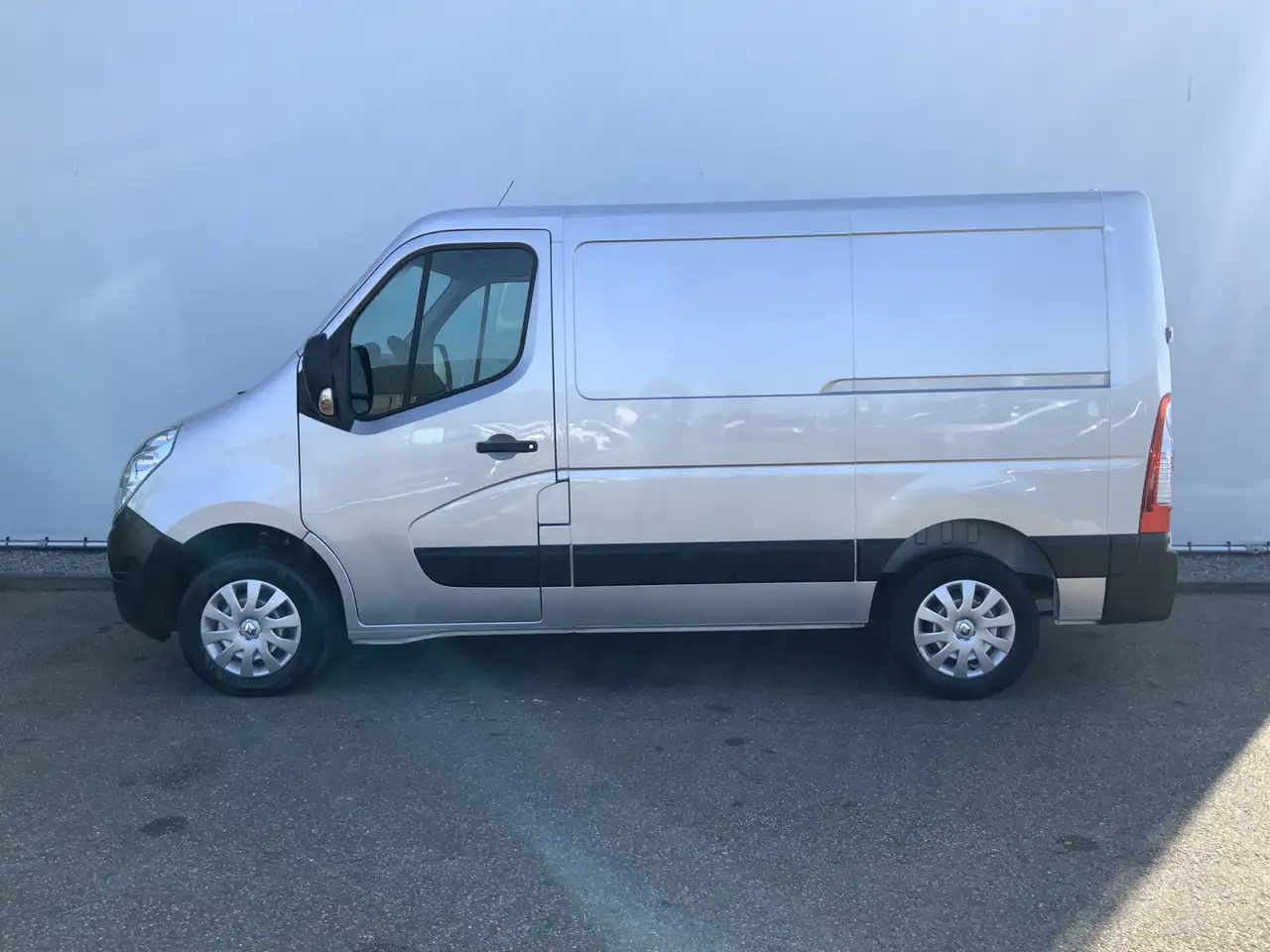 Renault Master T33 2.3 dCi L1H1Airco Cruise 3 Zits Trekhaak 2500 - Furgon: obrázek 3 Renault Master T33 2.3 dCi L1H1Airco Cruise 3 Zits Trekhaak 2500 - Furgon: obrázek 3