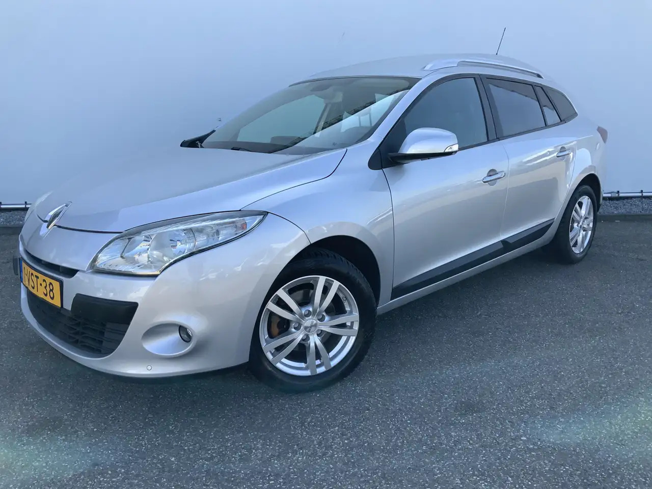 Renault Megane 1.5 dCi Expression Airco Navi Grijs Kenteken Euro - Osobní auto: obrázek 1 Renault Megane 1.5 dCi Expression Airco Navi Grijs Kenteken Euro - Osobní auto: obrázek 1