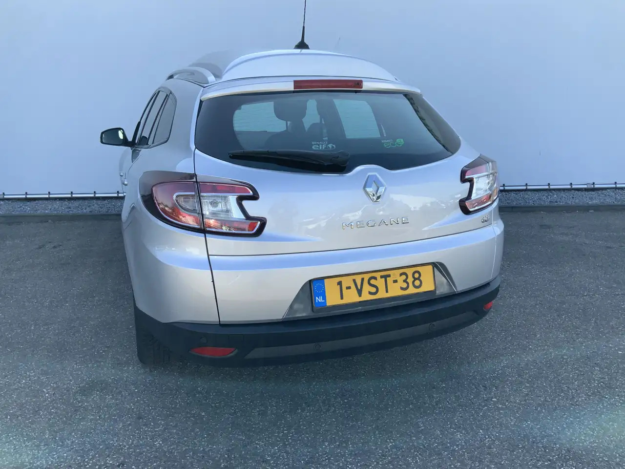 Renault Megane 1.5 dCi Expression Airco Navi Grijs Kenteken Euro - Osobní auto: obrázek 2 Renault Megane 1.5 dCi Expression Airco Navi Grijs Kenteken Euro - Osobní auto: obrázek 2
