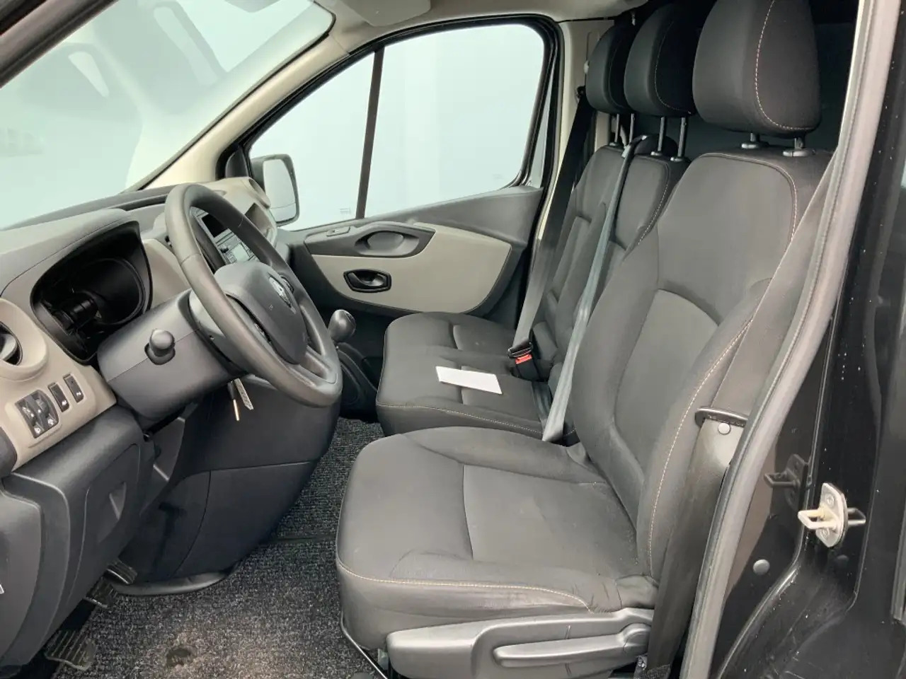 Renault Trafic 1.6 dCi T29 L2H2 Comfort Energy Airco Cruise 3 Zit - Furgon: obrázek 5 Renault Trafic 1.6 dCi T29 L2H2 Comfort Energy Airco Cruise 3 Zit - Furgon: obrázek 5