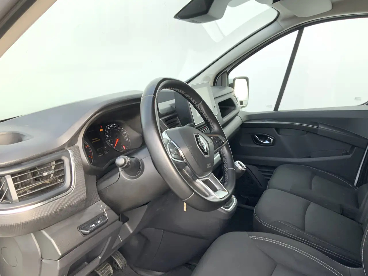 Renault Trafic 2.0 dCi 130 T30 L2H1 Work Edition Airco Cruise Nav - Furgon: obrázek 5 Renault Trafic 2.0 dCi 130 T30 L2H1 Work Edition Airco Cruise Nav - Furgon: obrázek 5