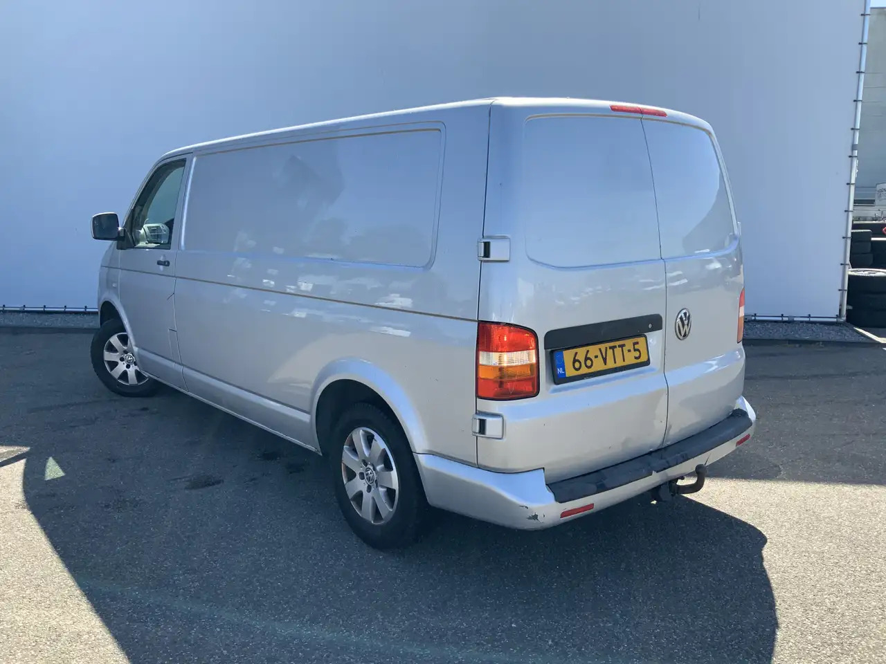 Volkswagen T5 Transporter 1.9 TDI 340 MHD (Versnellingsbak Defekt !!)Airco 3 - Furgon: obrázek 5 Volkswagen T5 Transporter 1.9 TDI 340 MHD (Versnellingsbak Defekt !!)Airco 3 - Furgon: obrázek 5