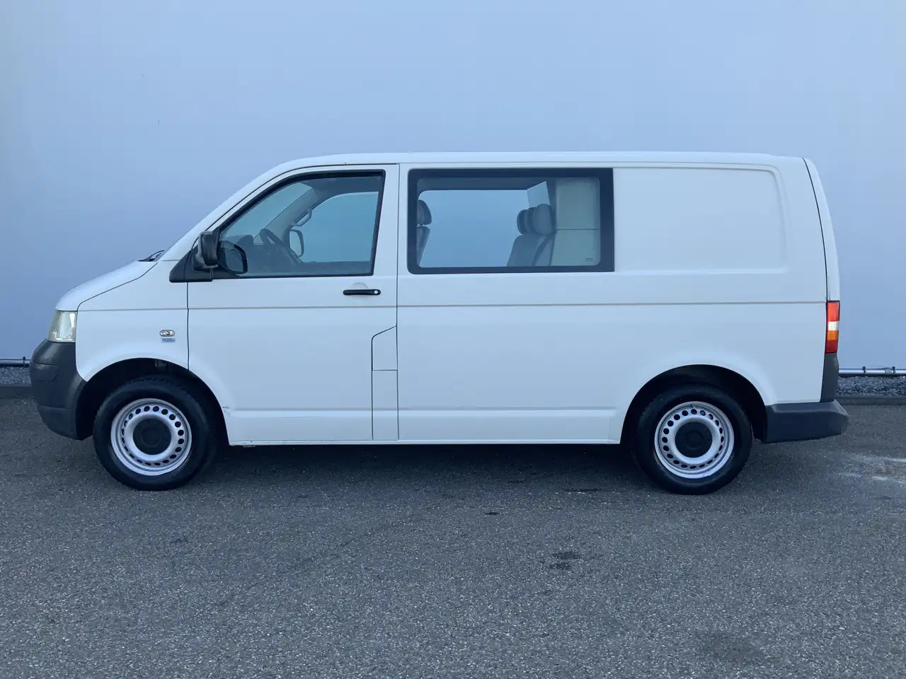 Volkswagen T5 Transporter 2.5 TDI 300 Budgetline Automaat DubCab Airco Trekh - Dodávka s dvojitou kabinou: obrázek 3 Volkswagen T5 Transporter 2.5 TDI 300 Budgetline Automaat DubCab Airco Trekh - Dodávka s dvojitou kabinou: obrázek 3