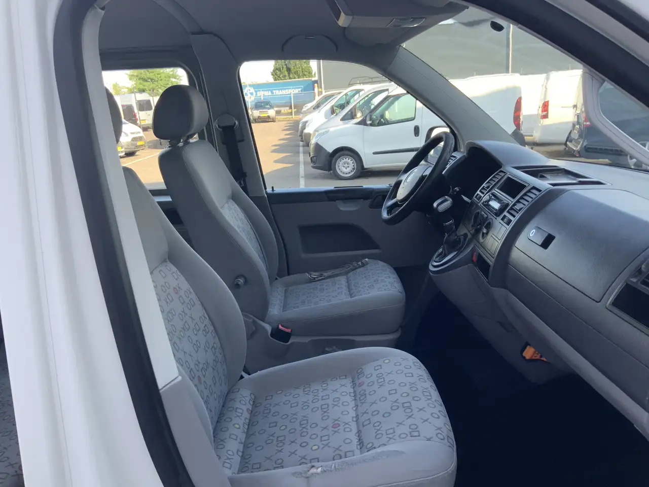 Volkswagen T5 Transporter 2.5 TDI 300 Budgetline Automaat DubCab Airco Trekh - Dodávka s dvojitou kabinou: obrázek 5 Volkswagen T5 Transporter 2.5 TDI 300 Budgetline Automaat DubCab Airco Trekh - Dodávka s dvojitou kabinou: obrázek 5