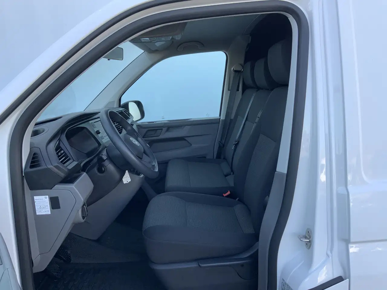 Volkswagen T6.1 Transporter 2.0 TDI L1H1 26 Economy Business - Furgon: obrázek 4 Volkswagen T6.1 Transporter 2.0 TDI L1H1 26 Economy Business - Furgon: obrázek 4