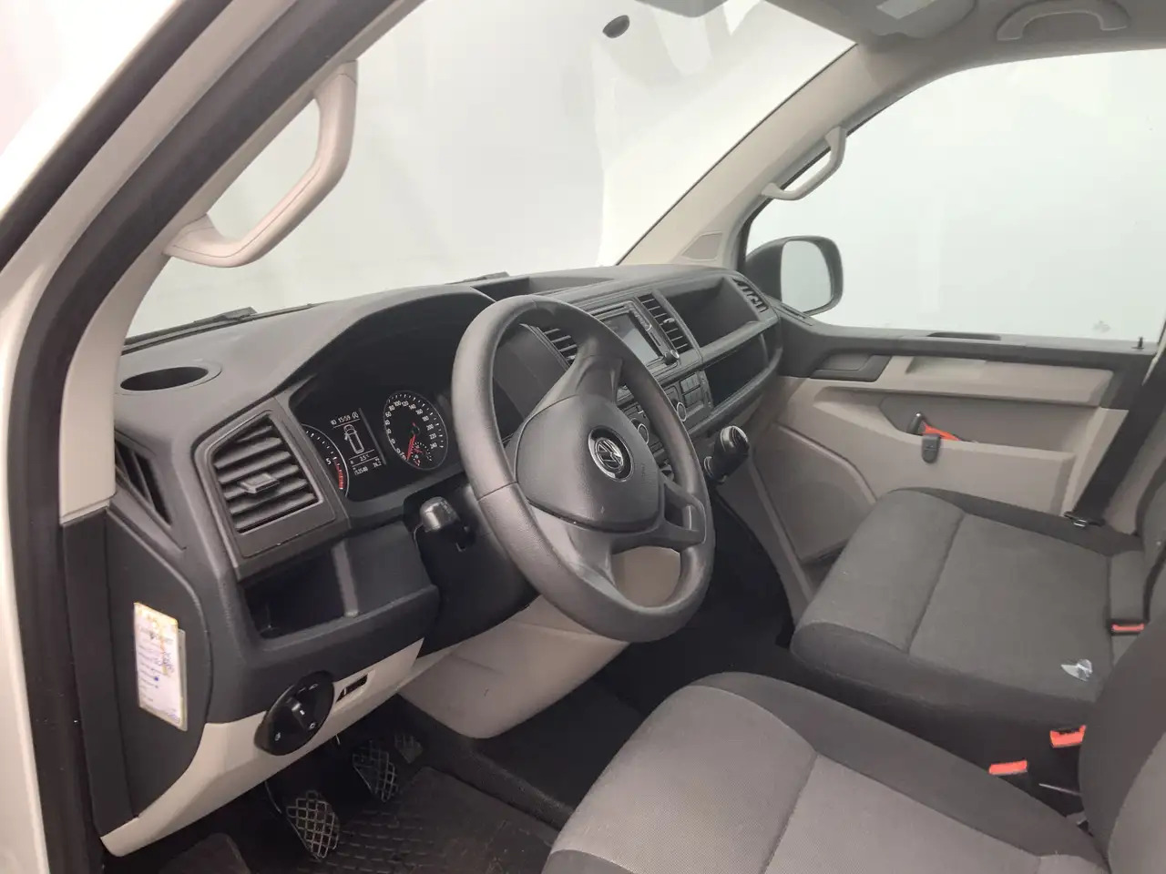 Volkswagen T6 Transporter 2.0 TDI L2H1 Airco Navi Trekhaak 2200 kg 3 Zits Al - Furgon: obrázek 5 Volkswagen T6 Transporter 2.0 TDI L2H1 Airco Navi Trekhaak 2200 kg 3 Zits Al - Furgon: obrázek 5
