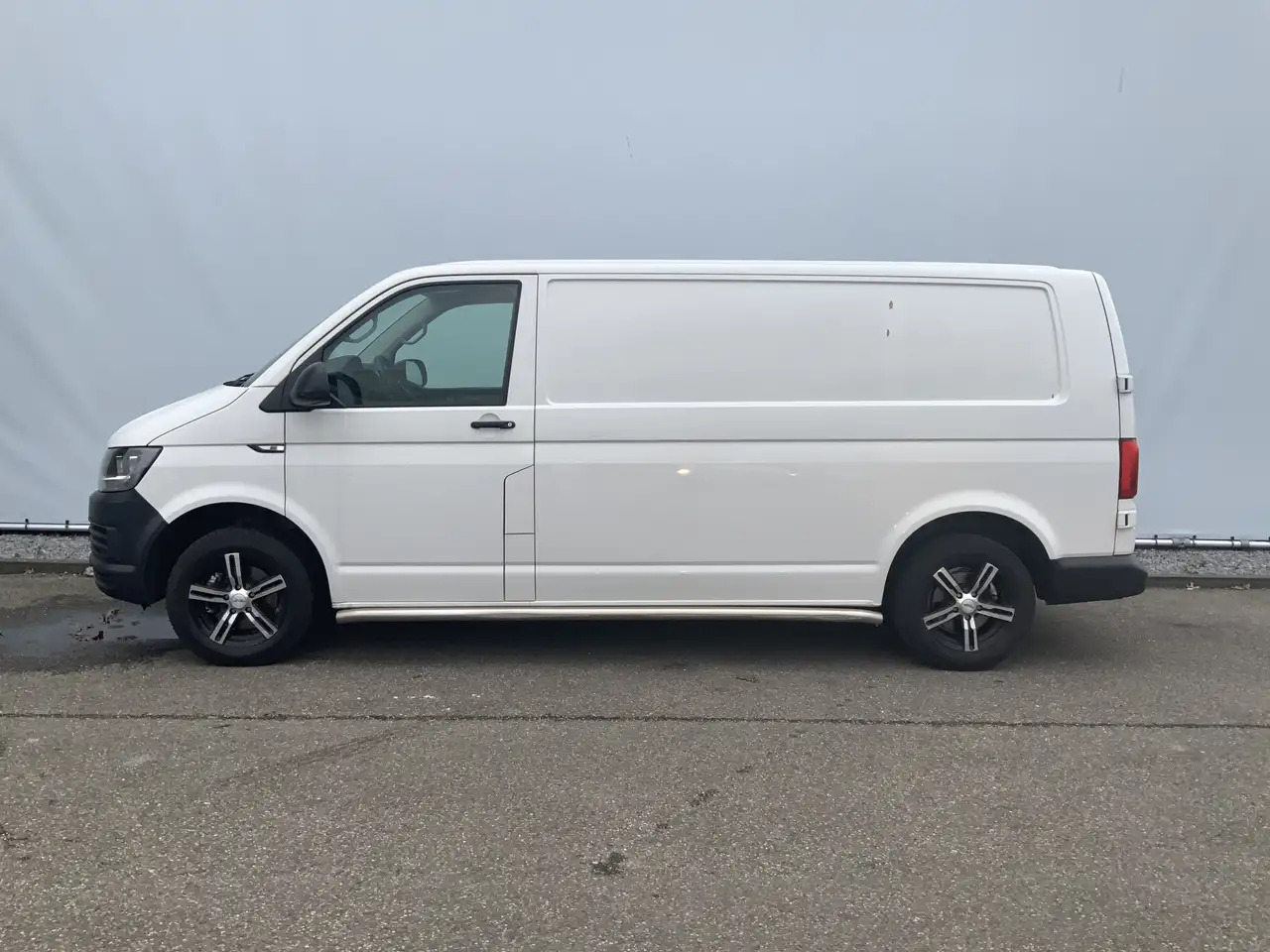 Volkswagen T6 Transporter 2.0 TDI L2H1 Airco Navi Trekhaak 2200 kg 3 Zits Al - Furgon: obrázek 3 Volkswagen T6 Transporter 2.0 TDI L2H1 Airco Navi Trekhaak 2200 kg 3 Zits Al - Furgon: obrázek 3
