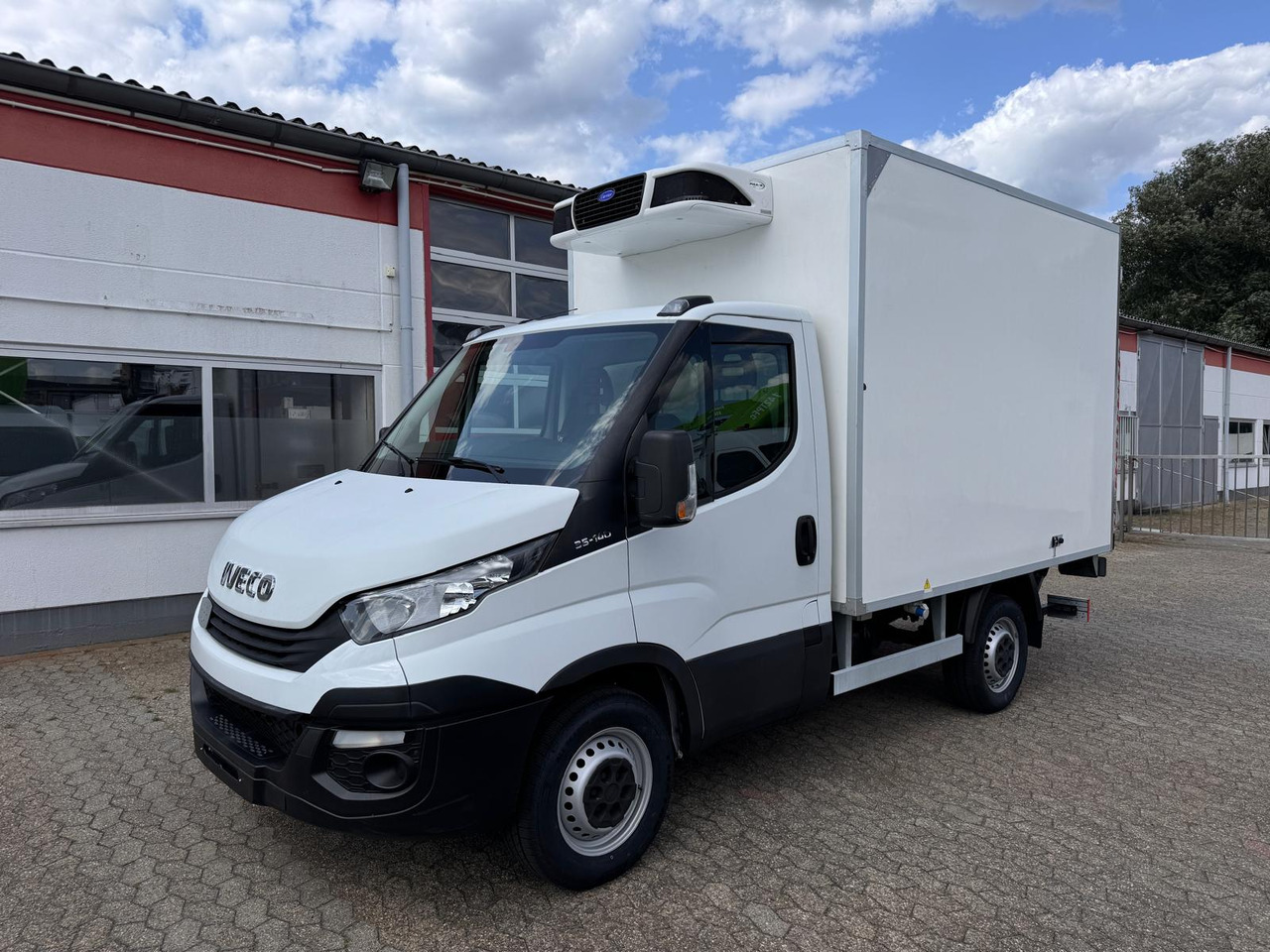 IVECO Daily 35S14 Tiefkühlkoffer Carrier Pulsor 350 LBW EURO 6 - Chladící dodávka: obrázek 1 IVECO Daily 35S14 Tiefkühlkoffer Carrier Pulsor 350 LBW EURO 6 - Chladící dodávka: obrázek 1