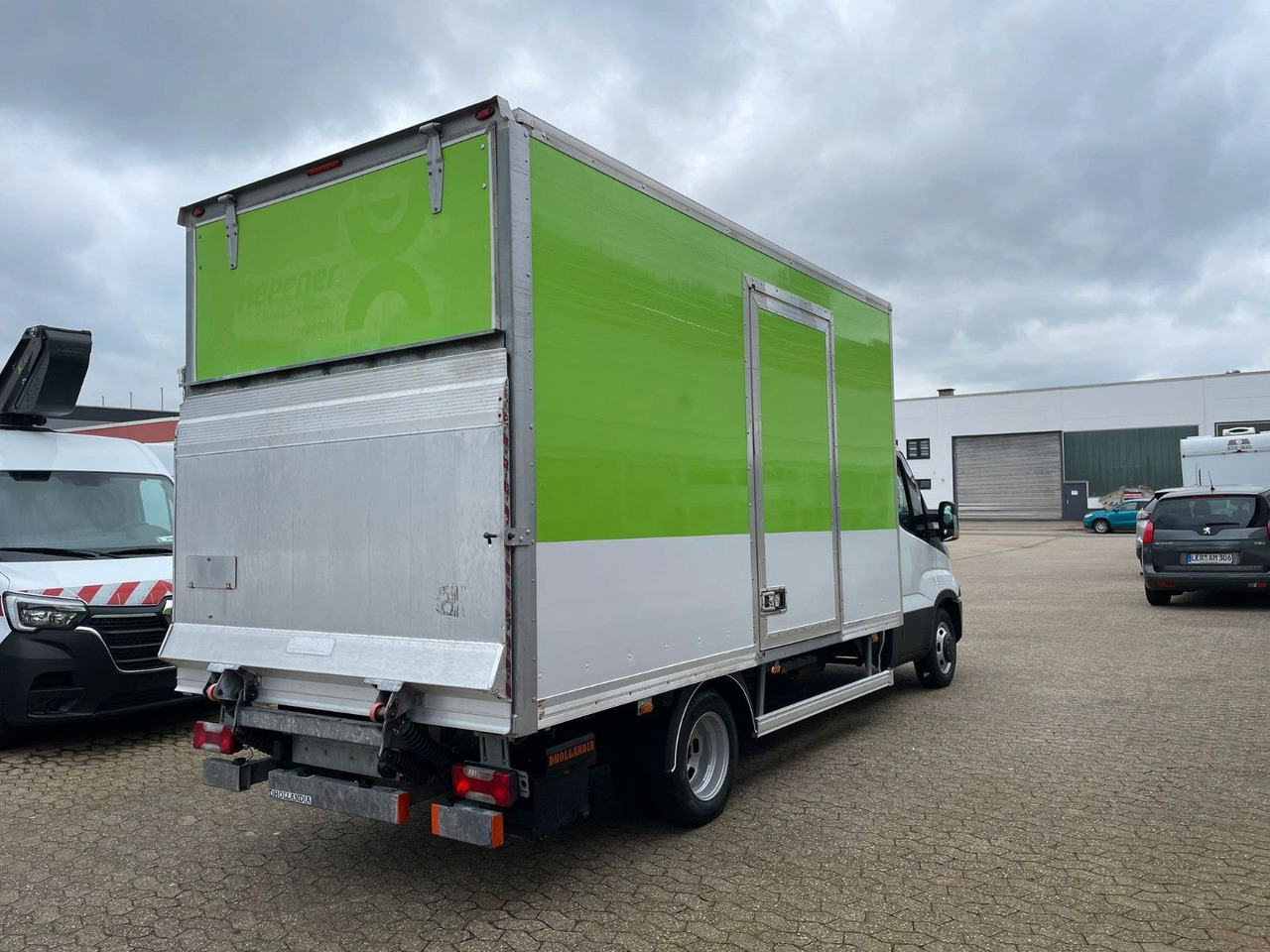 Iveco Daily 35C15 Koffer 4.2m Ladebordwand - Dodávka skřín: obrázek 4 Iveco Daily 35C15 Koffer 4.2m Ladebordwand - Dodávka skřín: obrázek 4