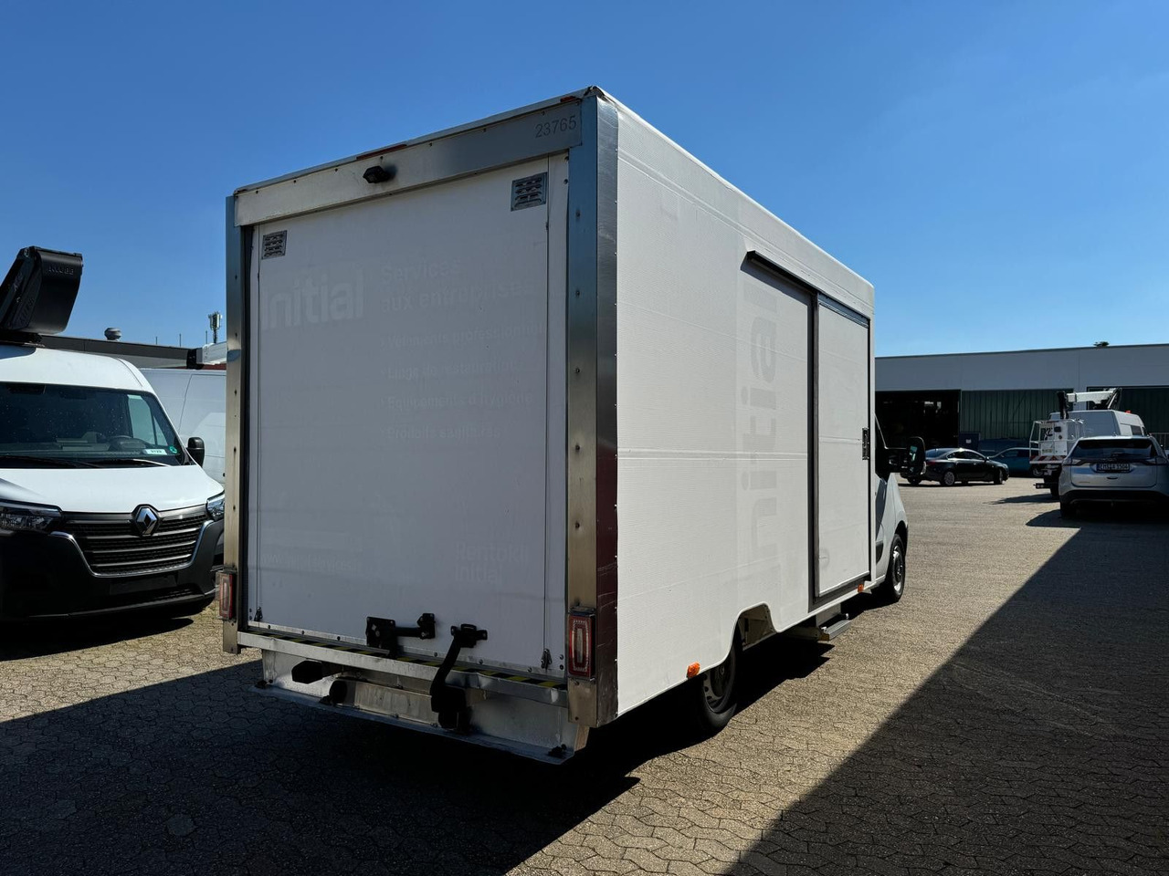 Renault Master Koffer mit Auffahrrampe 1200kg Nutzlast - Dodávka skřín: obrázek 4 Renault Master Koffer mit Auffahrrampe 1200kg Nutzlast - Dodávka skřín: obrázek 4