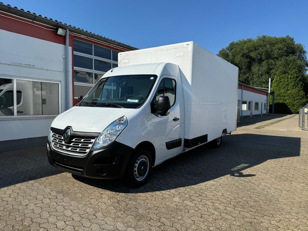 Renault Master Koffer mit Auffahrrampe 1200kg Nutzlast - Dodávka skřín: obrázek 1 Renault Master Koffer mit Auffahrrampe 1200kg Nutzlast - Dodávka skřín: obrázek 1