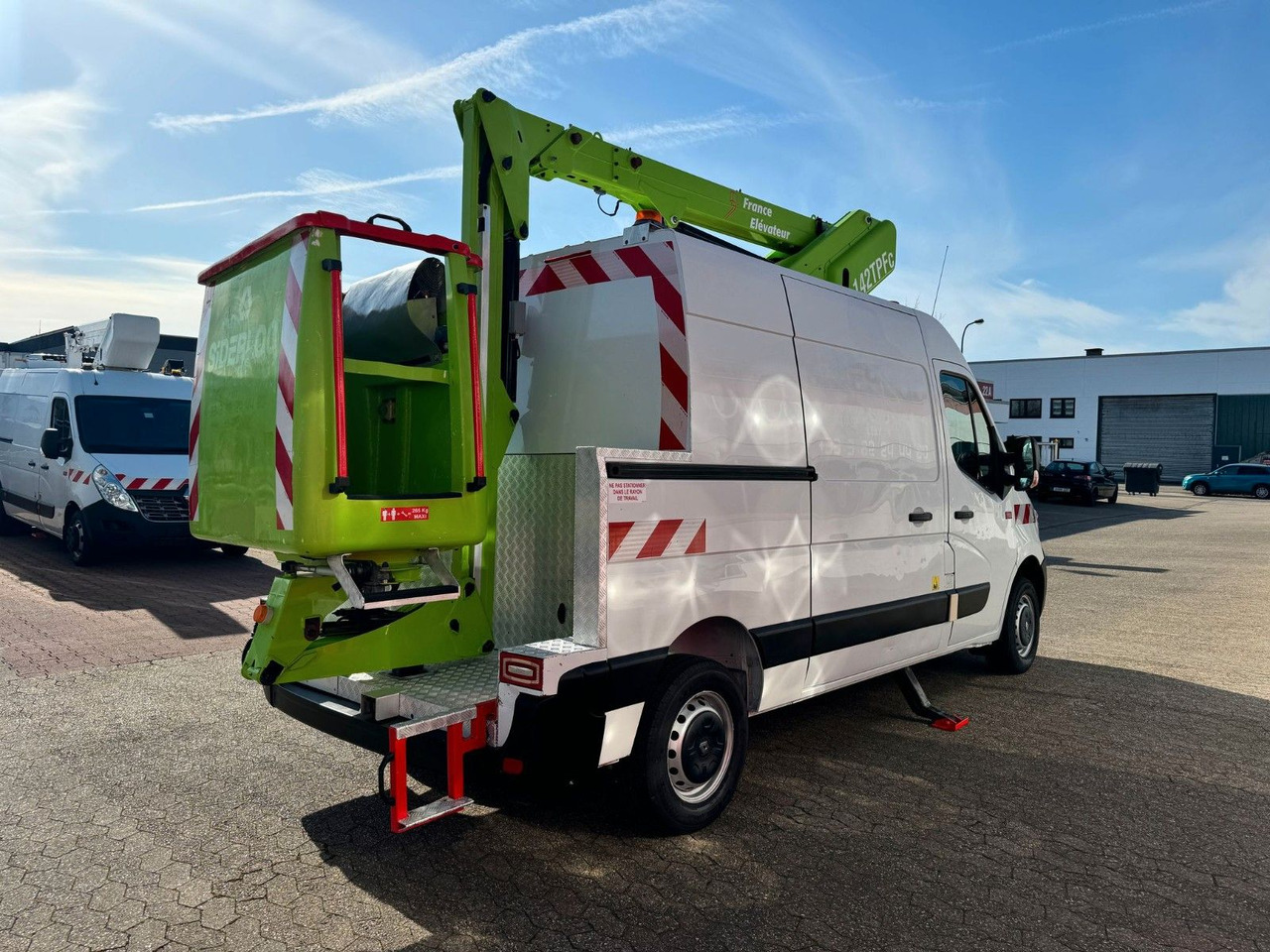Renault Master Steiger France Elévateur 142 TPFc - Autoplošina: obrázek 4 Renault Master Steiger France Elévateur 142 TPFc - Autoplošina: obrázek 4