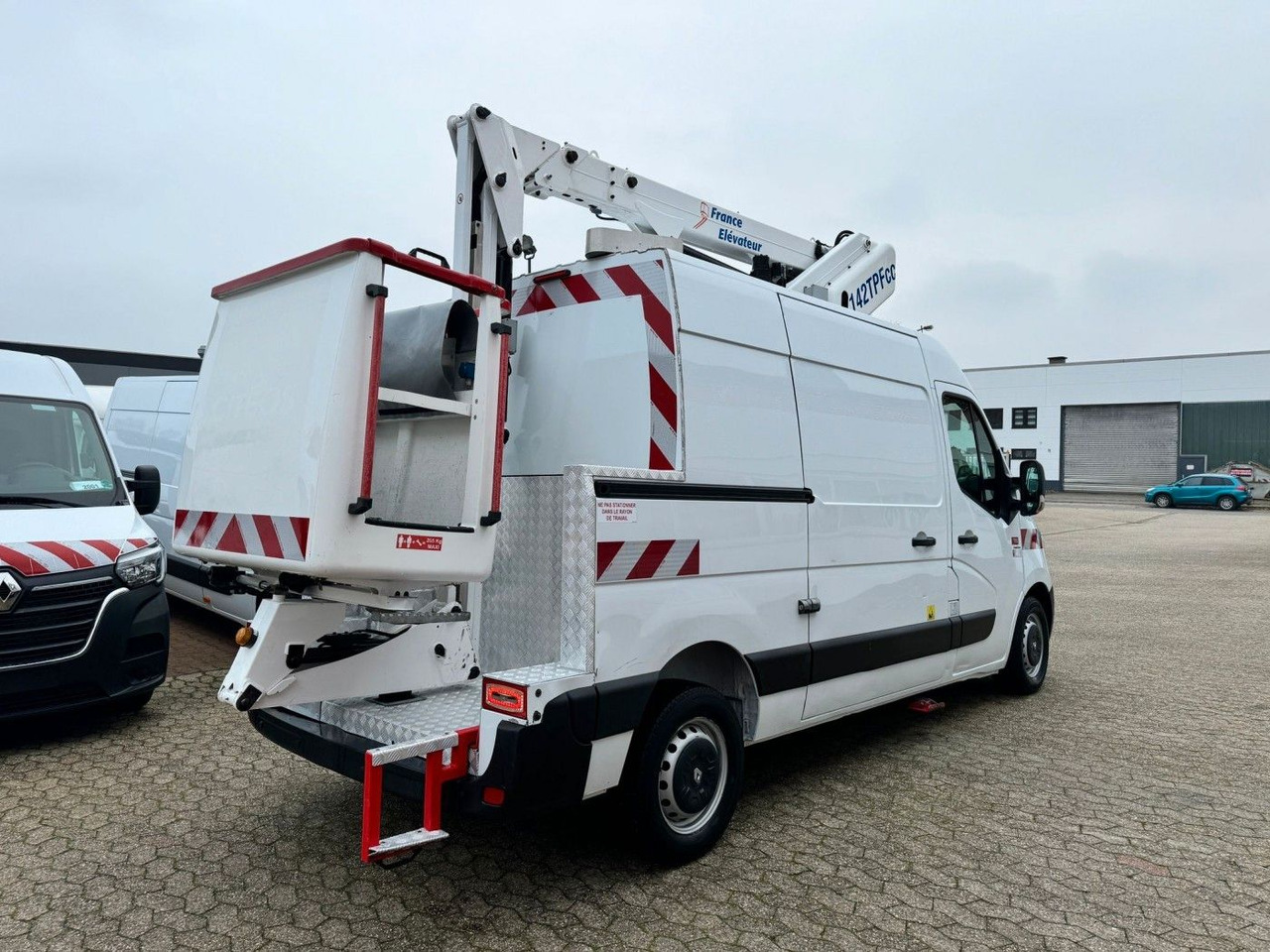Renault Master Steiger France Elévateur 142 TPFcc - Autoplošina: obrázek 4 Renault Master Steiger France Elévateur 142 TPFcc - Autoplošina: obrázek 4
