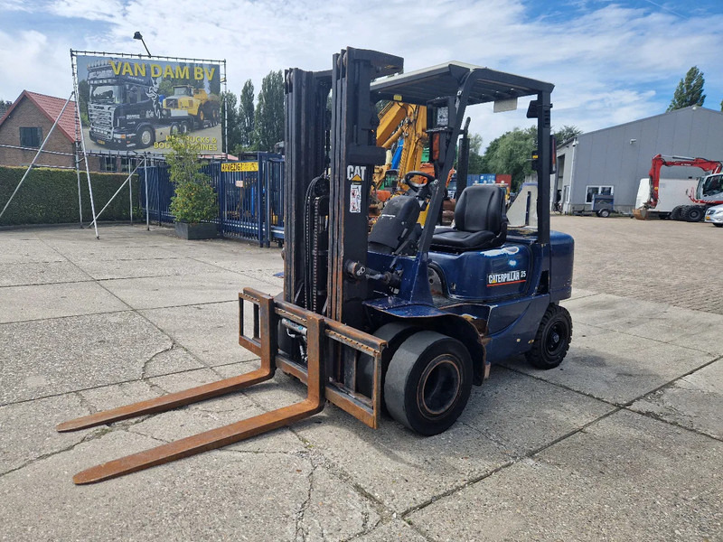 Caterpillar DP25K met breed vorkenbord - Dieselový vysokozdvižný vozík: obrázek 1 Caterpillar DP25K met breed vorkenbord - Dieselový vysokozdvižný vozík: obrázek 1