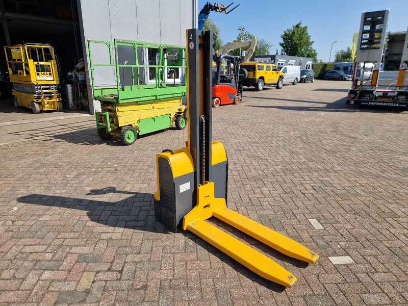 Jungheinrich EMC110 stapelaar elektrisch - Stohovací vozík: obrázek 2 Jungheinrich EMC110 stapelaar elektrisch - Stohovací vozík: obrázek 2