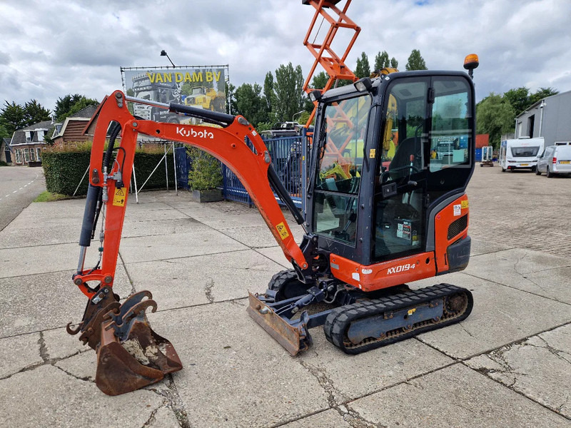 Kubota KX019-4 CW05 met 2 bakken - Mini rýpadlo: obrázek 1 Kubota KX019-4 CW05 met 2 bakken - Mini rýpadlo: obrázek 1