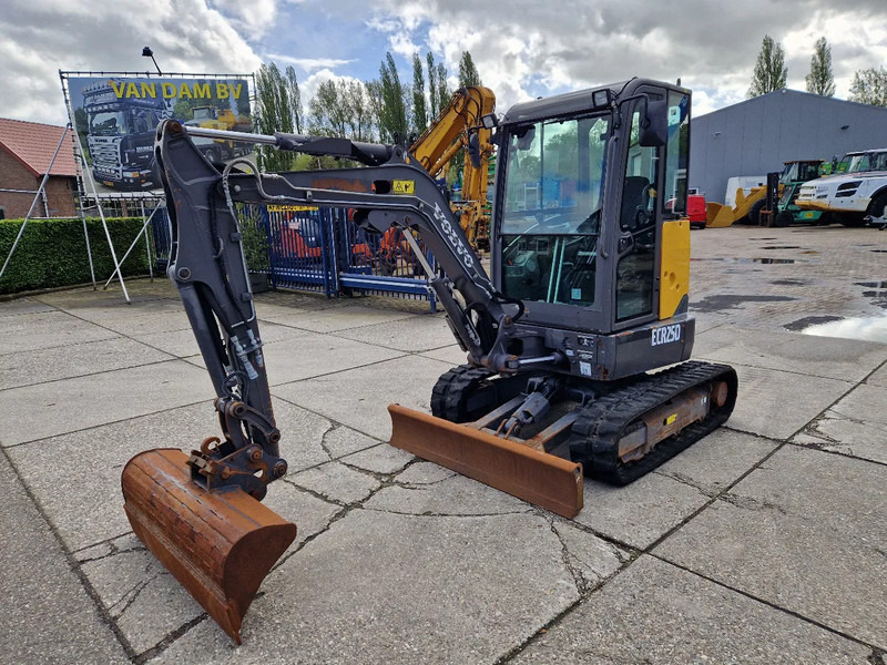 Volvo ECR25D met 2562 uur - Mini rýpadlo: obrázek 1 Volvo ECR25D met 2562 uur - Mini rýpadlo: obrázek 1