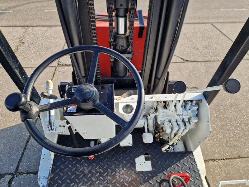 Elektrický vysokozdvižný vozík Yale 4.5 ton elektrisch triplomast: obrázek 5 Elektrický vysokozdvižný vozík Yale 4.5 ton elektrisch triplomast: obrázek 5