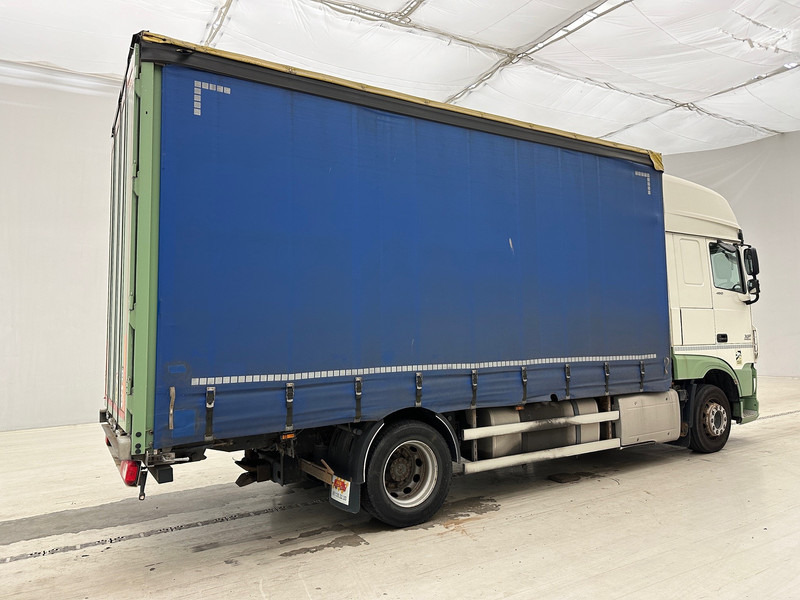 DAF XF 460 Super Space Cab - Plachtový nákladní auto: obrázek 4 DAF XF 460 Super Space Cab - Plachtový nákladní auto: obrázek 4