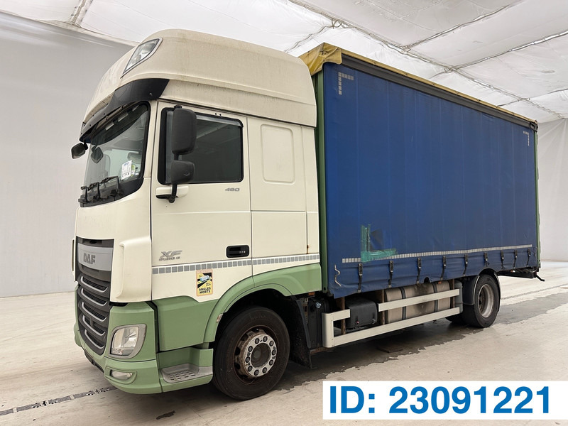 DAF XF 460 Super Space Cab - Plachtový nákladní auto: obrázek 1 DAF XF 460 Super Space Cab - Plachtový nákladní auto: obrázek 1