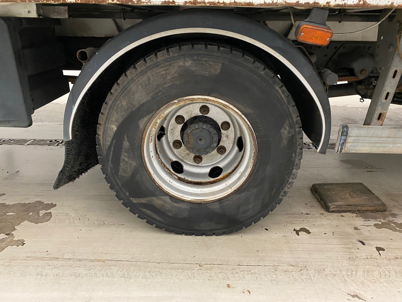 Nákladní automobil valníkový/ Plošinový, Auto s hydraulickou rukou Iveco 75E18: obrázek 13