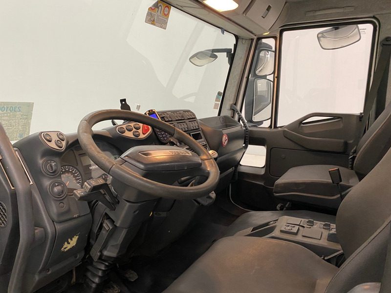 Nákladní automobil valníkový/ Plošinový, Auto s hydraulickou rukou Iveco 75E18: obrázek 10