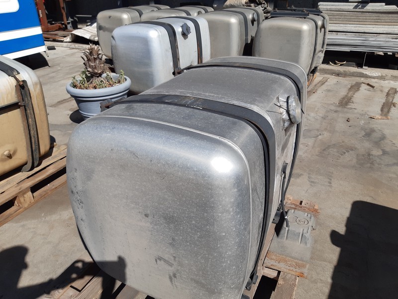 Mercedes-Benz A9604704503 540 li - Palivová nádrž: obrázek 2 Mercedes-Benz A9604704503 540 li - Palivová nádrž: obrázek 2