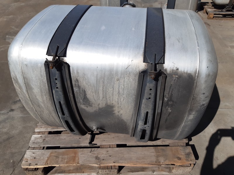 Mercedes-Benz A9604704602 480 liter - Palivová nádrž: obrázek 4 Mercedes-Benz A9604704602 480 liter - Palivová nádrž: obrázek 4