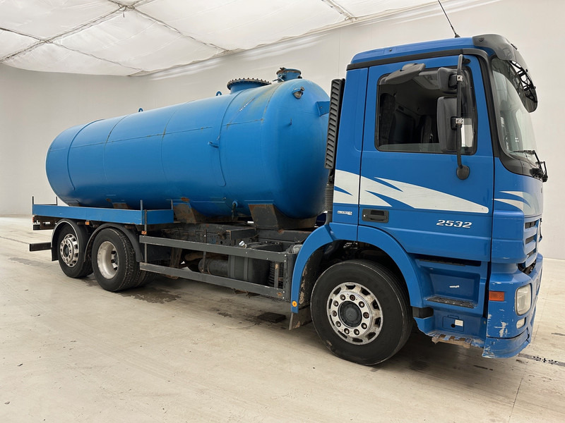 Mercedes-Benz Actros 2532 - 6x2 - Cisternové vozidlo: obrázek 3 Mercedes-Benz Actros 2532 - 6x2 - Cisternové vozidlo: obrázek 3