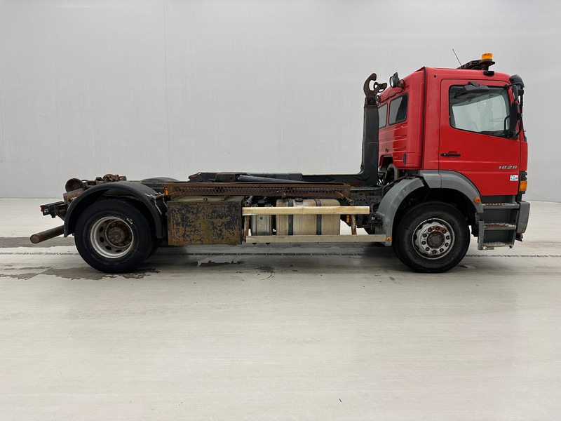 Mercedes-Benz Atego 1828 - Hákový nosič kontejnerů: obrázek 4 Mercedes-Benz Atego 1828 - Hákový nosič kontejnerů: obrázek 4