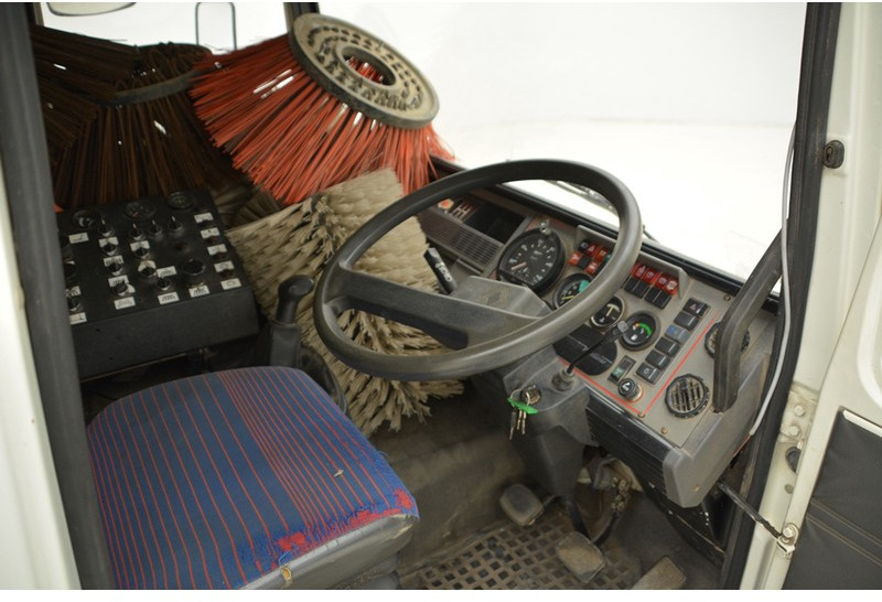 Zametací vůz Renault Midliner S150 - RHD: obrázek 9 Zametací vůz Renault Midliner S150 - RHD: obrázek 9