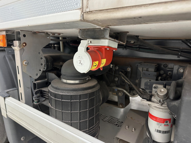 Chladírenský nákladní automobil Renault Midlum D12: obrázek 13