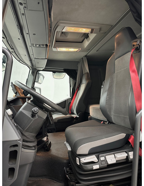 Tahač Renault T 460 - ADR: obrázek 10 Tahač Renault T 460 - ADR: obrázek 10