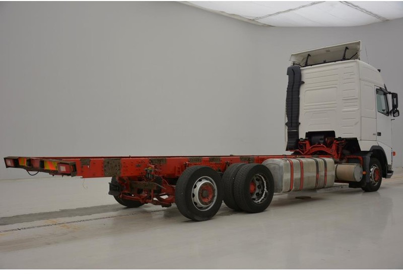 Volvo FH12.380 - 6x2 Globetrotter - Podvozek s kabinou: obrázek 4 Volvo FH12.380 - 6x2 Globetrotter - Podvozek s kabinou: obrázek 4