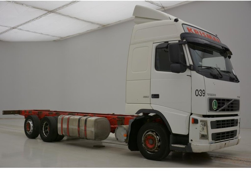 Volvo FH12.380 - 6x2 Globetrotter - Podvozek s kabinou: obrázek 2 Volvo FH12.380 - 6x2 Globetrotter - Podvozek s kabinou: obrázek 2