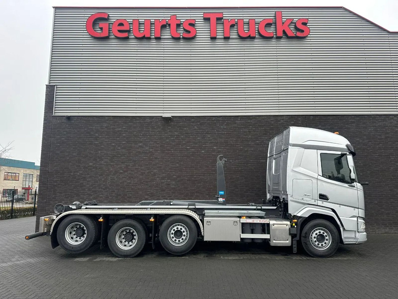 DAF XF 530 8X2 TRIPLE VDL S-30-6700 HAAKARMSYSTEEM/A - Hákový nosič kontejnerů: obrázek 4 DAF XF 530 8X2 TRIPLE VDL S-30-6700 HAAKARMSYSTEEM/A - Hákový nosič kontejnerů: obrázek 4