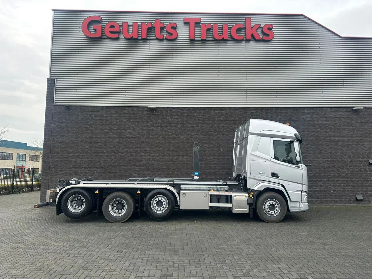 DAF XF 530 8X2 TRIPLE VDL S-30-6700 HAAKARMSYSTEEM/A - Hákový nosič kontejnerů: obrázek 4 DAF XF 530 8X2 TRIPLE VDL S-30-6700 HAAKARMSYSTEEM/A - Hákový nosič kontejnerů: obrázek 4