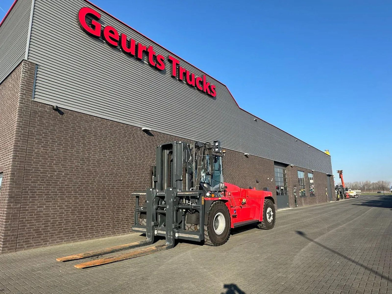 Kalmar DCG 330-12 VORKHEFTRUCK/ GABELSTAPLER/ FORKLIFT - Dieselový vysokozdvižný vozík: obrázek 2 Kalmar DCG 330-12 VORKHEFTRUCK/ GABELSTAPLER/ FORKLIFT - Dieselový vysokozdvižný vozík: obrázek 2