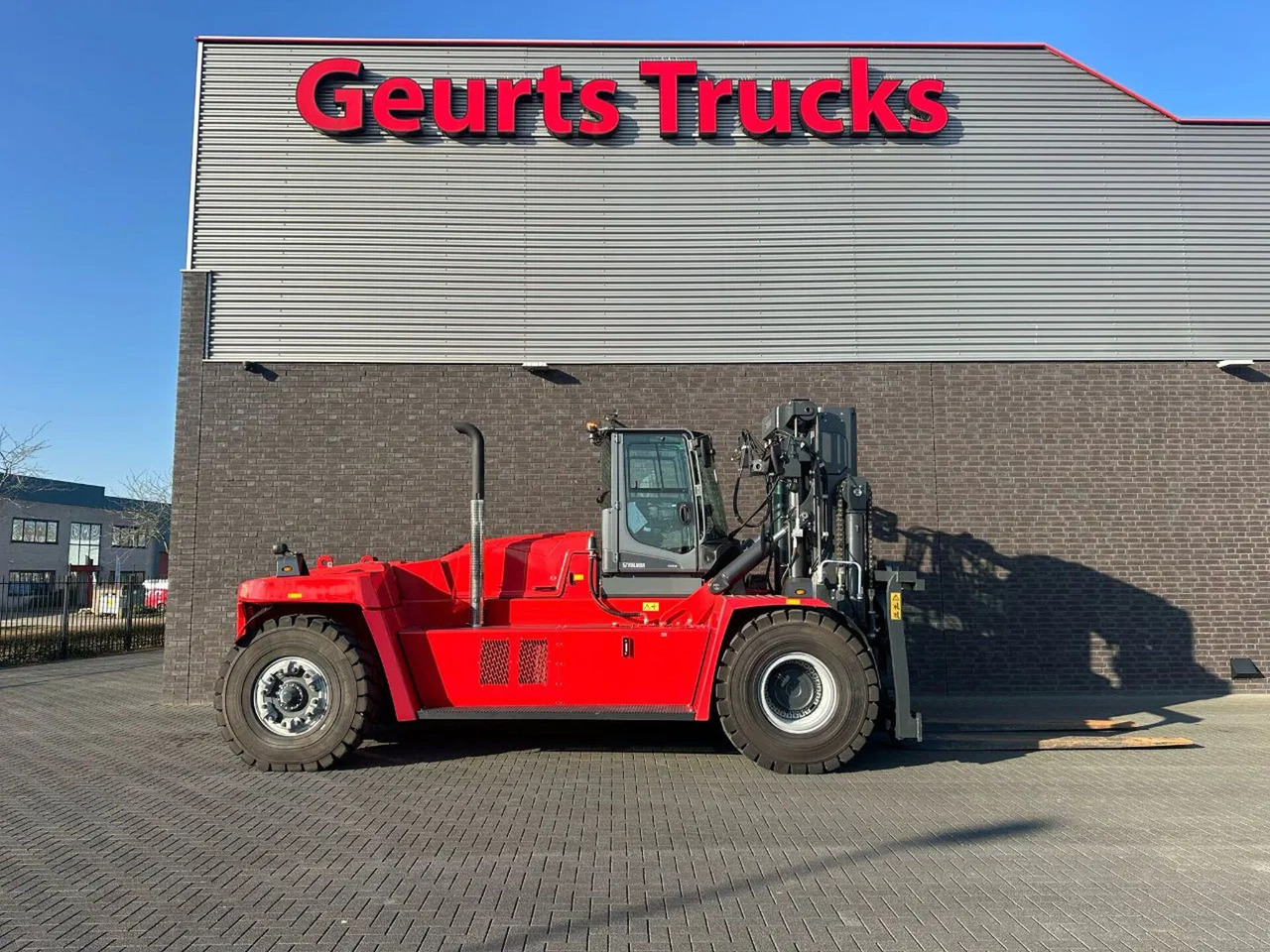 Kalmar DCG 330-12 VORKHEFTRUCK/ GABELSTAPLER/ FORKLIFT - Dieselový vysokozdvižný vozík: obrázek 4 Kalmar DCG 330-12 VORKHEFTRUCK/ GABELSTAPLER/ FORKLIFT - Dieselový vysokozdvižný vozík: obrázek 4
