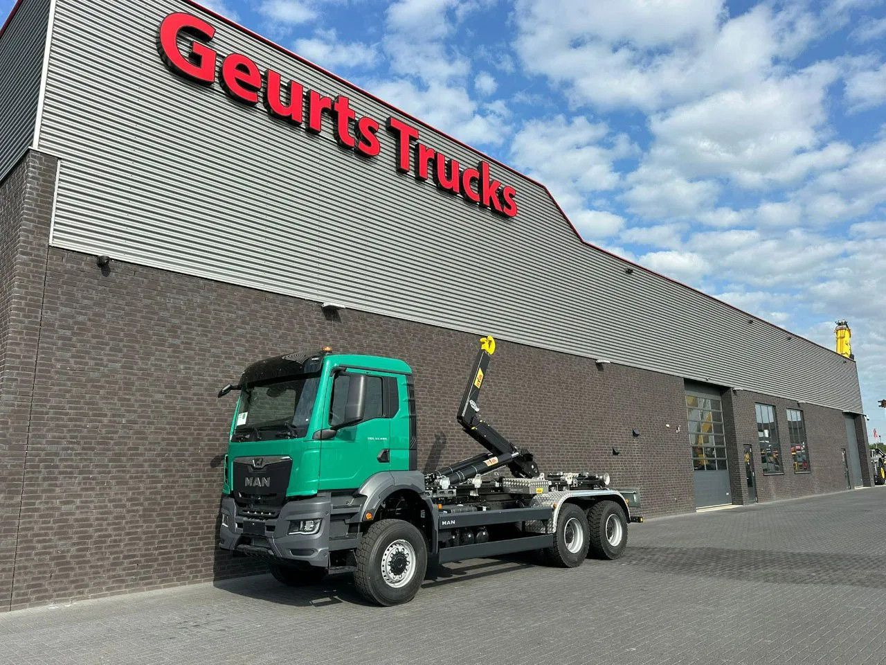 MAN TGS 33.480 6X6 HYVA LIFT 26-55-S HAAKARM / ABROL - Hákový nosič kontejnerů: obrázek 2 MAN TGS 33.480 6X6 HYVA LIFT 26-55-S HAAKARM / ABROL - Hákový nosič kontejnerů: obrázek 2
