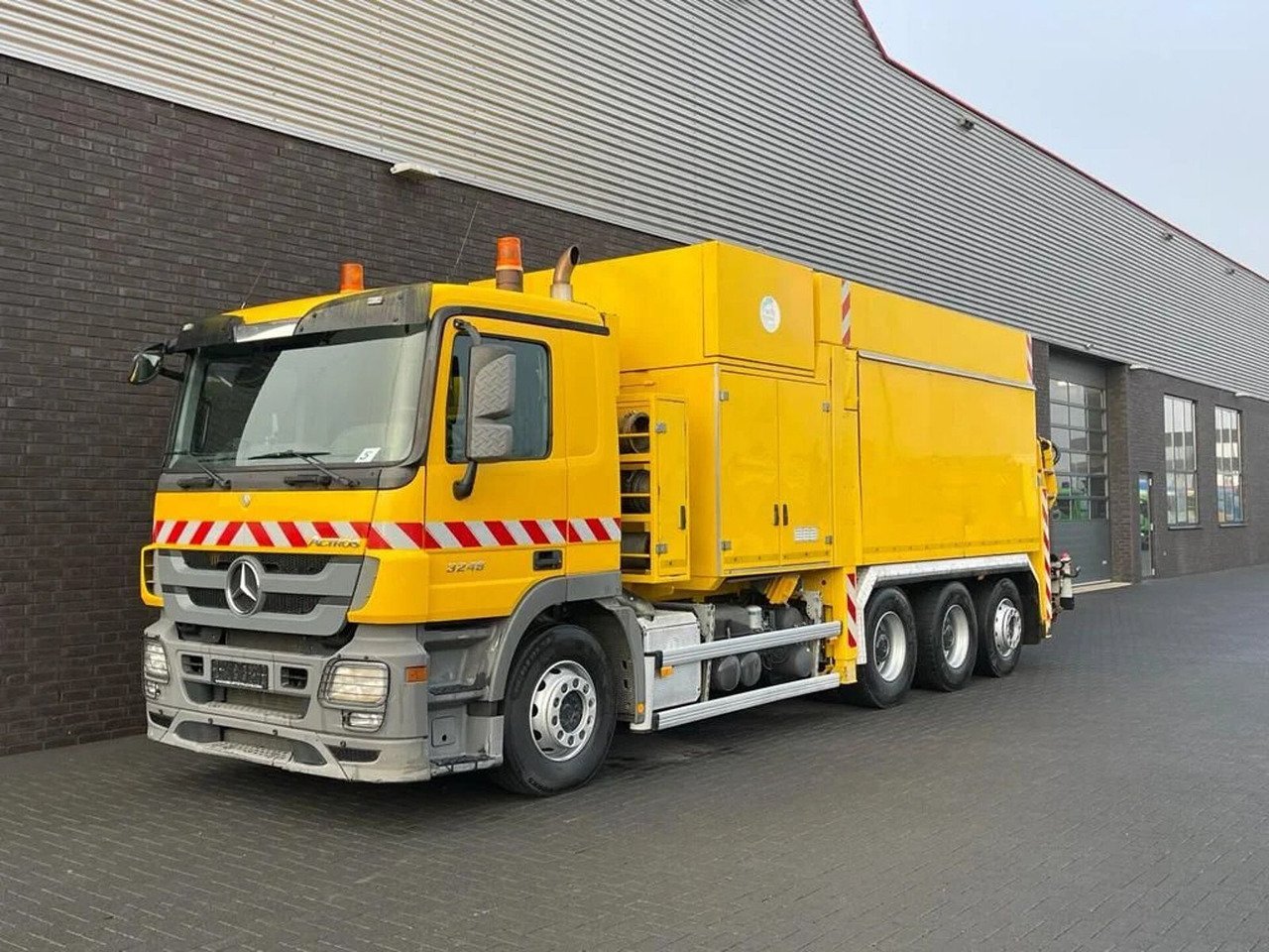 Mercedes-Benz Actros 3248 8X4 TRIDEM MTS DINO 12 SAUGBAGGER/SU - Čistič odpadových jam: obrázek 2 Mercedes-Benz Actros 3248 8X4 TRIDEM MTS DINO 12 SAUGBAGGER/SU - Čistič odpadových jam: obrázek 2