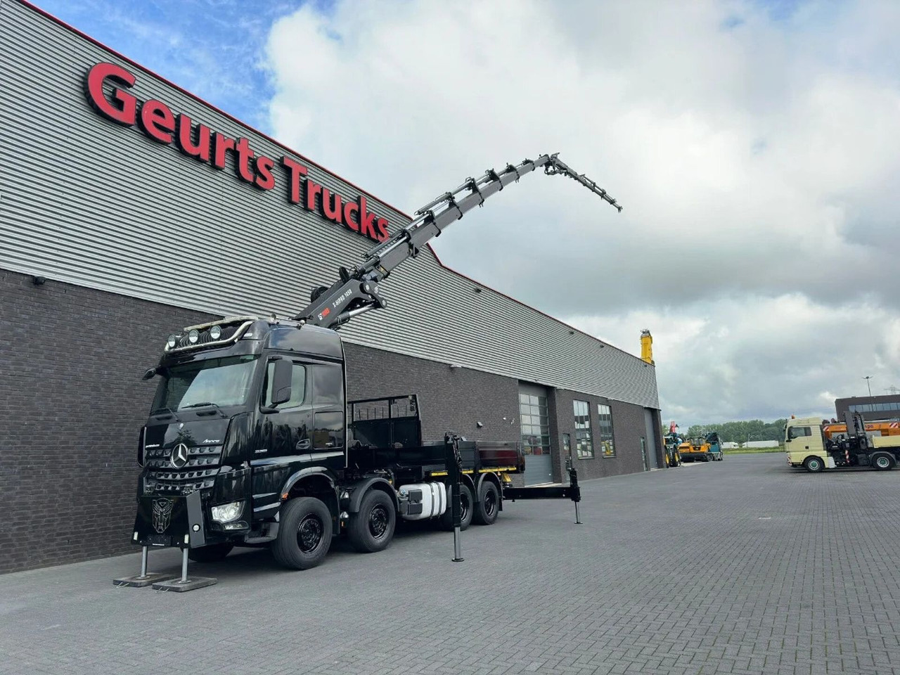 Mercedes-Benz Arocs 3251 8X4 + HIAB 1058 E-8 + JIB 150X-6 JDC - Auto s hydraulickou rukou: obrázek 2 Mercedes-Benz Arocs 3251 8X4 + HIAB 1058 E-8 + JIB 150X-6 JDC - Auto s hydraulickou rukou: obrázek 2