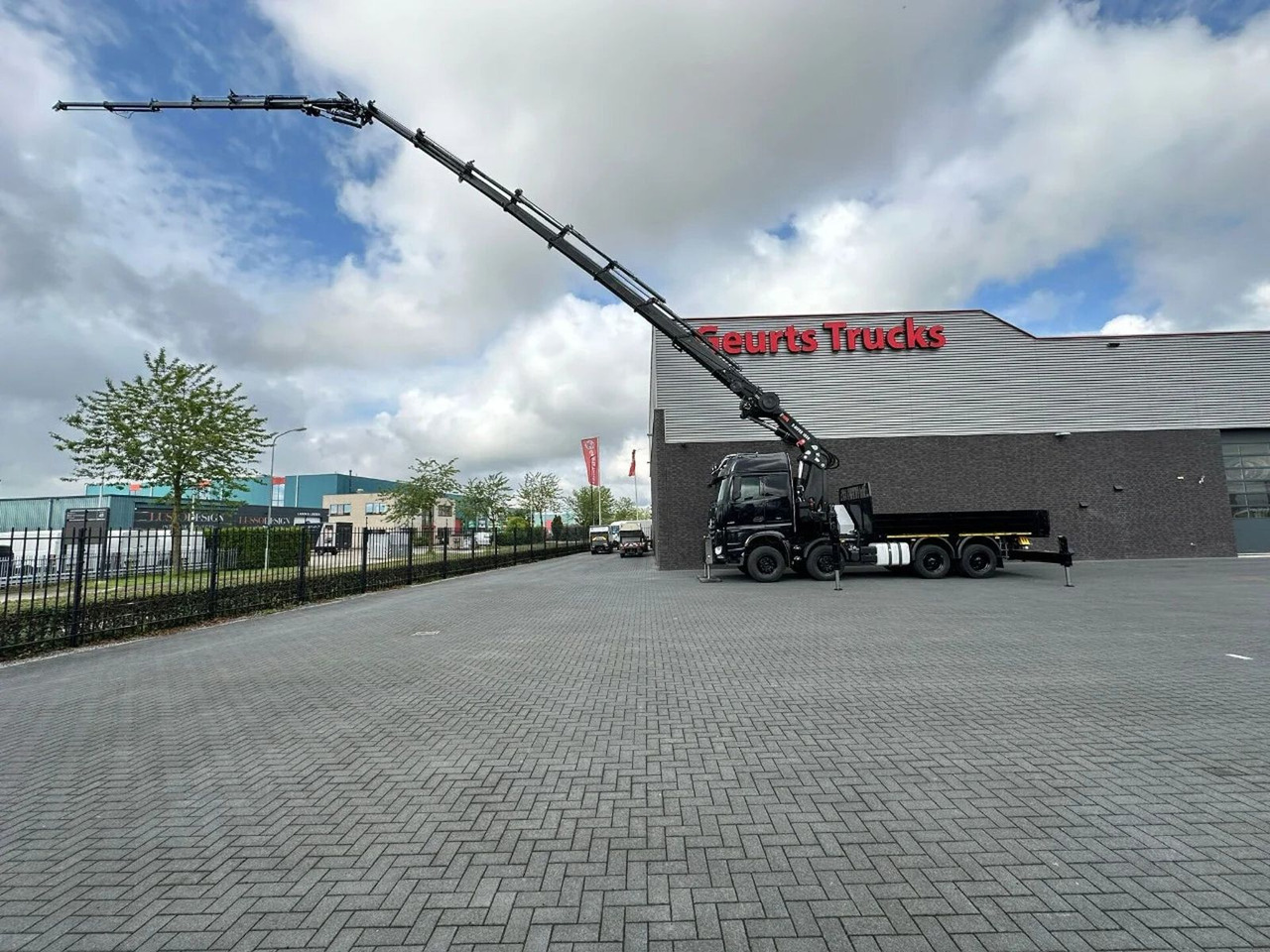 Mercedes-Benz Arocs 3251 8X4 + HIAB 1058 E-8 + JIB 150X-6 JDC - Auto s hydraulickou rukou: obrázek 4 Mercedes-Benz Arocs 3251 8X4 + HIAB 1058 E-8 + JIB 150X-6 JDC - Auto s hydraulickou rukou: obrázek 4