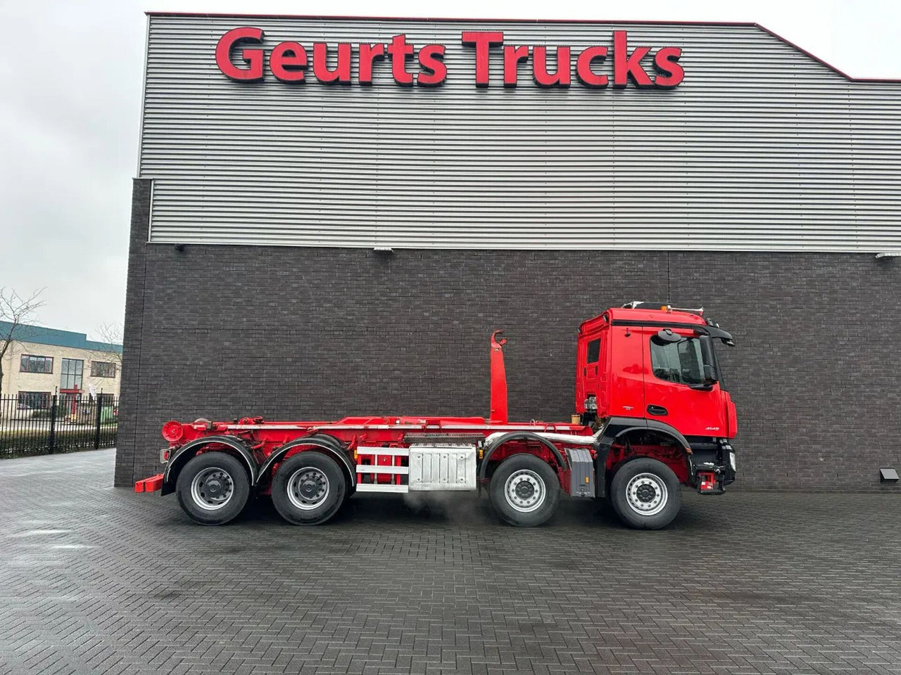 Mercedes-Benz Arocs 8X4 VDL S-30-6600 HAAKARMSYSTEEM/ABROLLKIP - Hákový nosič kontejnerů: obrázek 4 Mercedes-Benz Arocs 8X4 VDL S-30-6600 HAAKARMSYSTEEM/ABROLLKIP - Hákový nosič kontejnerů: obrázek 4