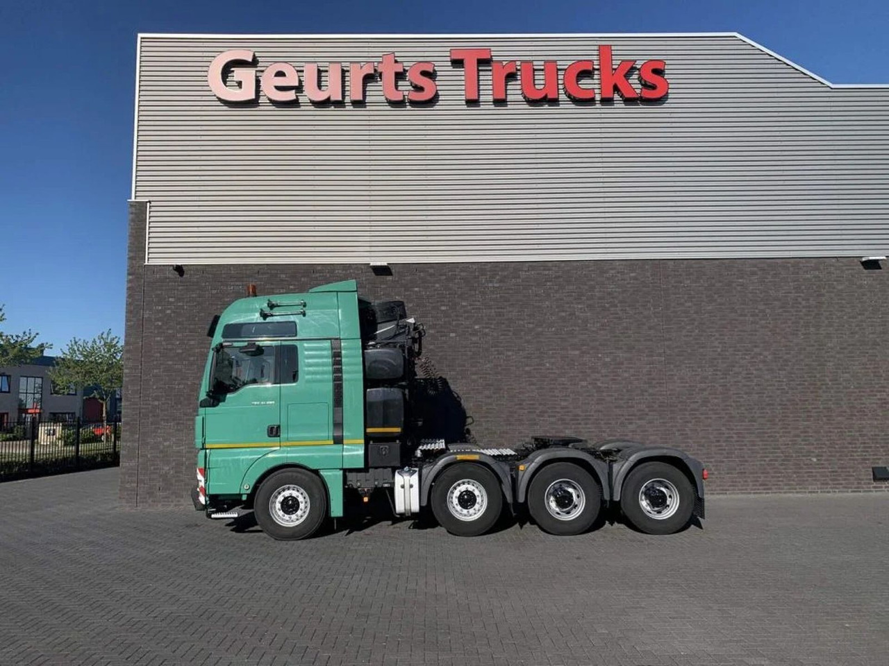 MAN TGX 41.680 V8 8X4 HEAVY DUTY TRACTOR 250 TONS - Tahač: obrázek 1 MAN TGX 41.680 V8 8X4 HEAVY DUTY TRACTOR 250 TONS - Tahač: obrázek 1