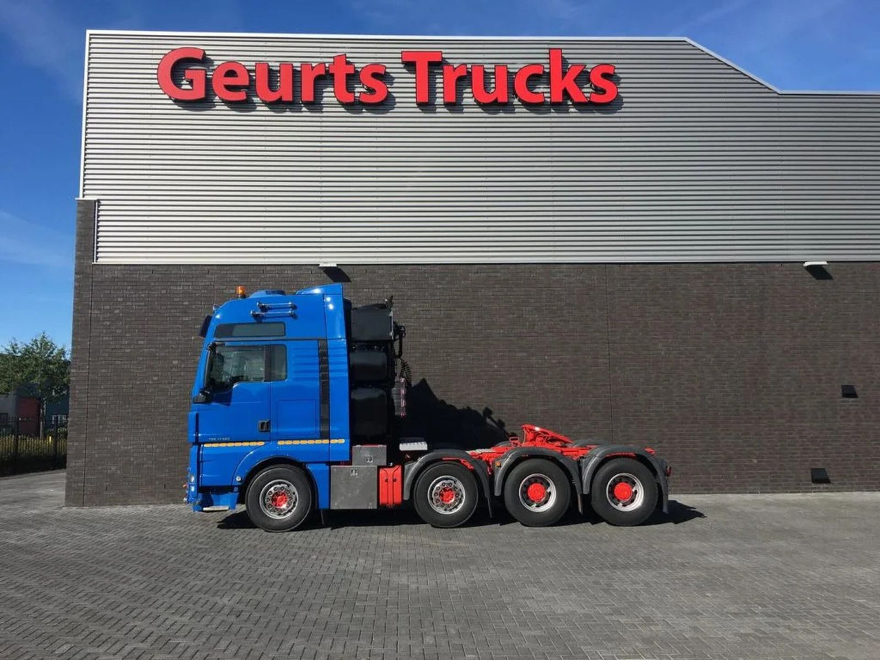 MAN TGX 41.680 V8 8X4 HEAVY DUTY TRACTOR 250 TONS - Tahač: obrázek 1 MAN TGX 41.680 V8 8X4 HEAVY DUTY TRACTOR 250 TONS - Tahač: obrázek 1
