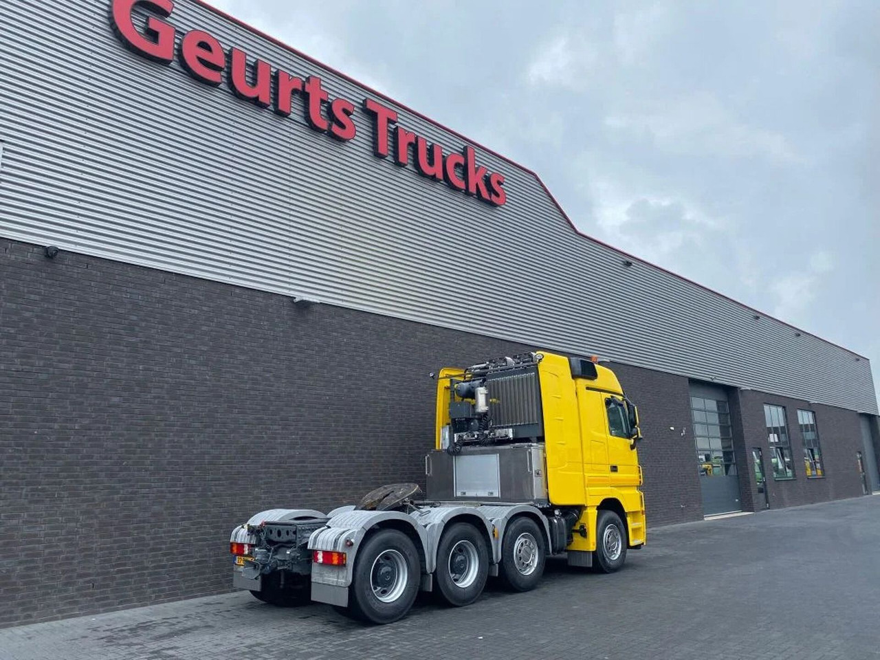 Mercedes-Benz Actros 4165 V8 8X4 SLT TITAN HEAVY DUTY TRACTOR - Tahač: obrázek 5 Mercedes-Benz Actros 4165 V8 8X4 SLT TITAN HEAVY DUTY TRACTOR - Tahač: obrázek 5