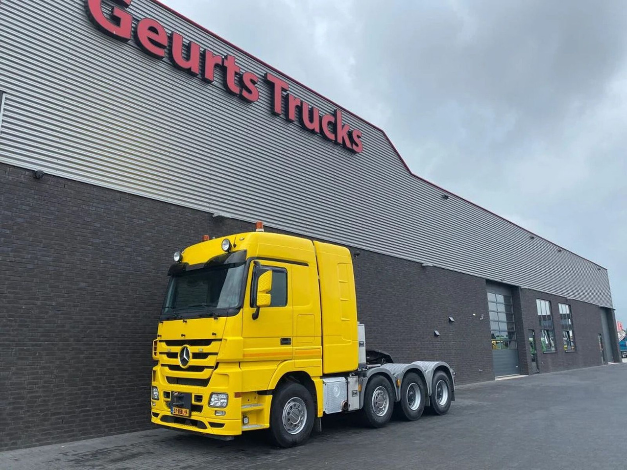 Mercedes-Benz Actros 4165 V8 8X4 SLT TITAN HEAVY DUTY TRACTOR - Tahač: obrázek 2 Mercedes-Benz Actros 4165 V8 8X4 SLT TITAN HEAVY DUTY TRACTOR - Tahač: obrázek 2