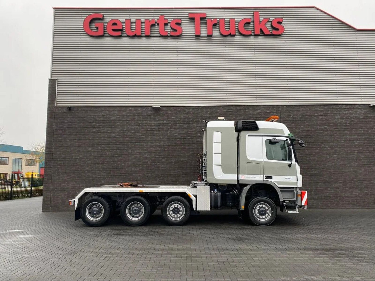 Mercedes-Benz Actros 4360 V8 8X6 V8 SLT TITAN HEAVY DUTY TRACT - Tahač: obrázek 4 Mercedes-Benz Actros 4360 V8 8X6 V8 SLT TITAN HEAVY DUTY TRACT - Tahač: obrázek 4